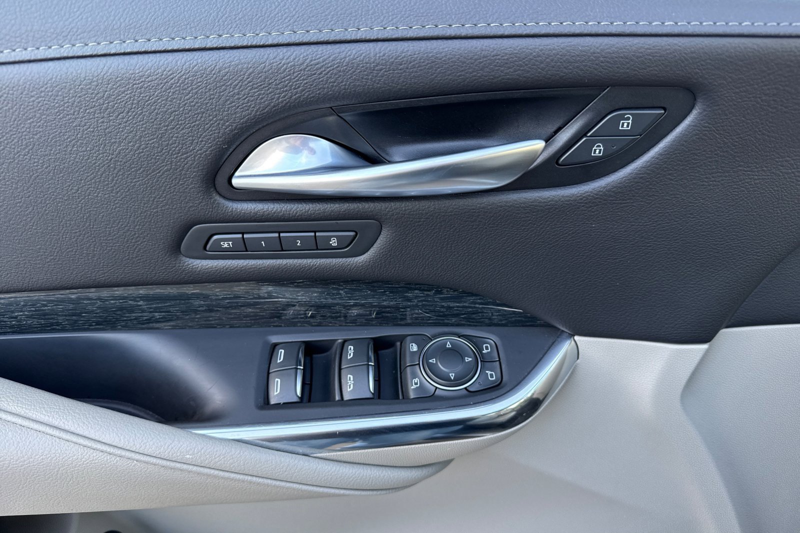 Used 2023 Cadillac XT4 Premium Luxury image 11