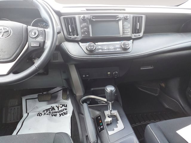 Used 2018 Toyota RAV4 XLE FWD image 11