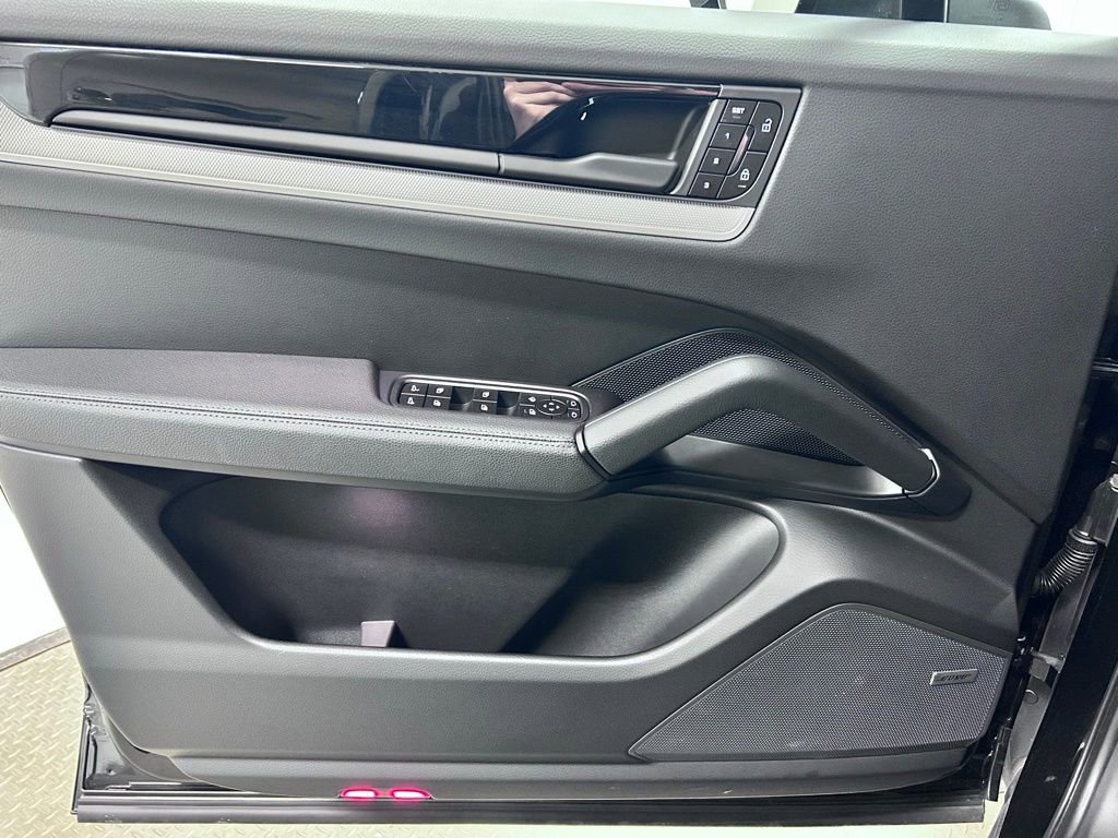 Certified 2026 Porsche Cayenne Coupe image 7