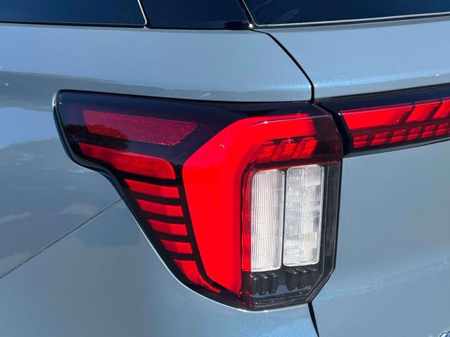 Used 2026 Ford Explorer Active AWD/4WD image 8