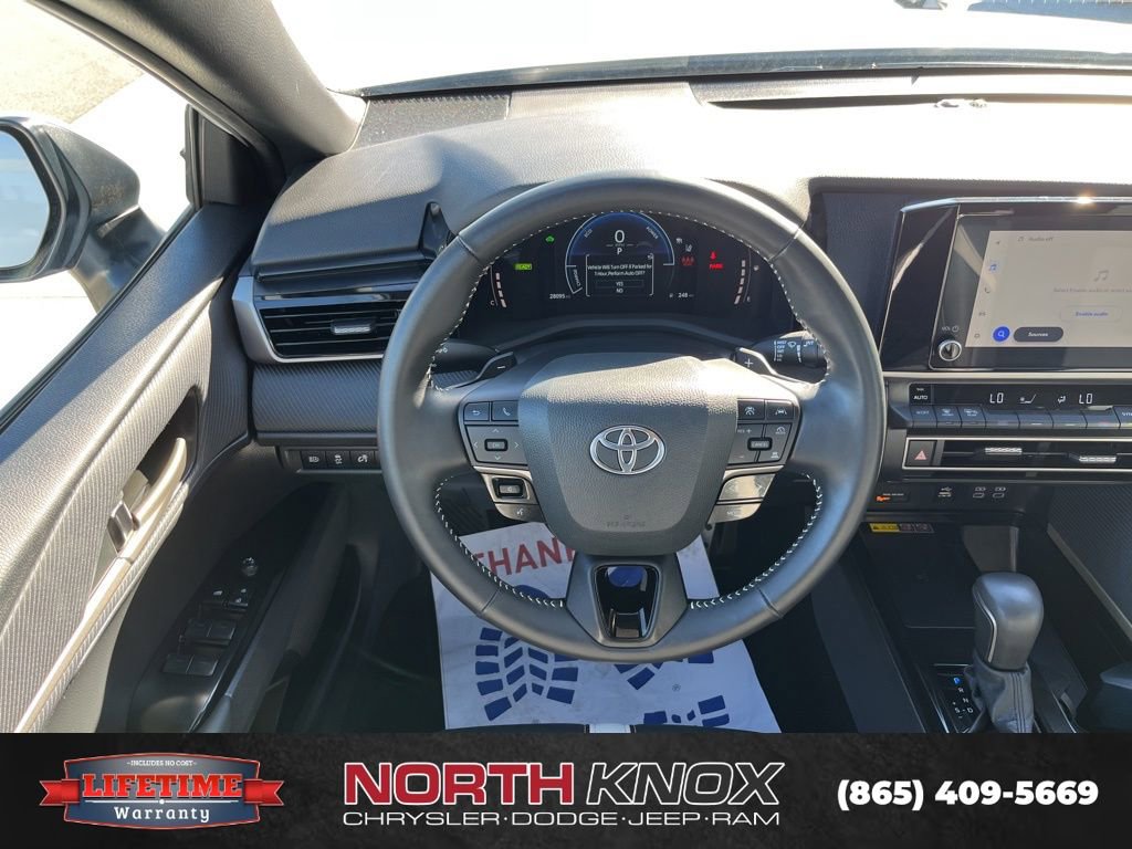 Used 2025 Toyota Camry SE image 11