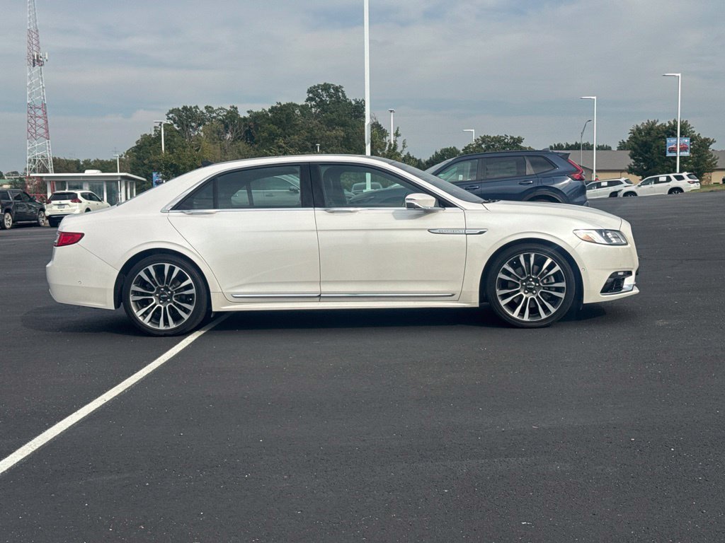 Used 2018 Lincoln Continental Select AWD/4WD image 11
