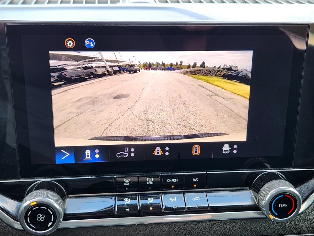 Used 2024 Chevrolet Colorado Trail Boss w/ Technology Package AWD/4WD image 18