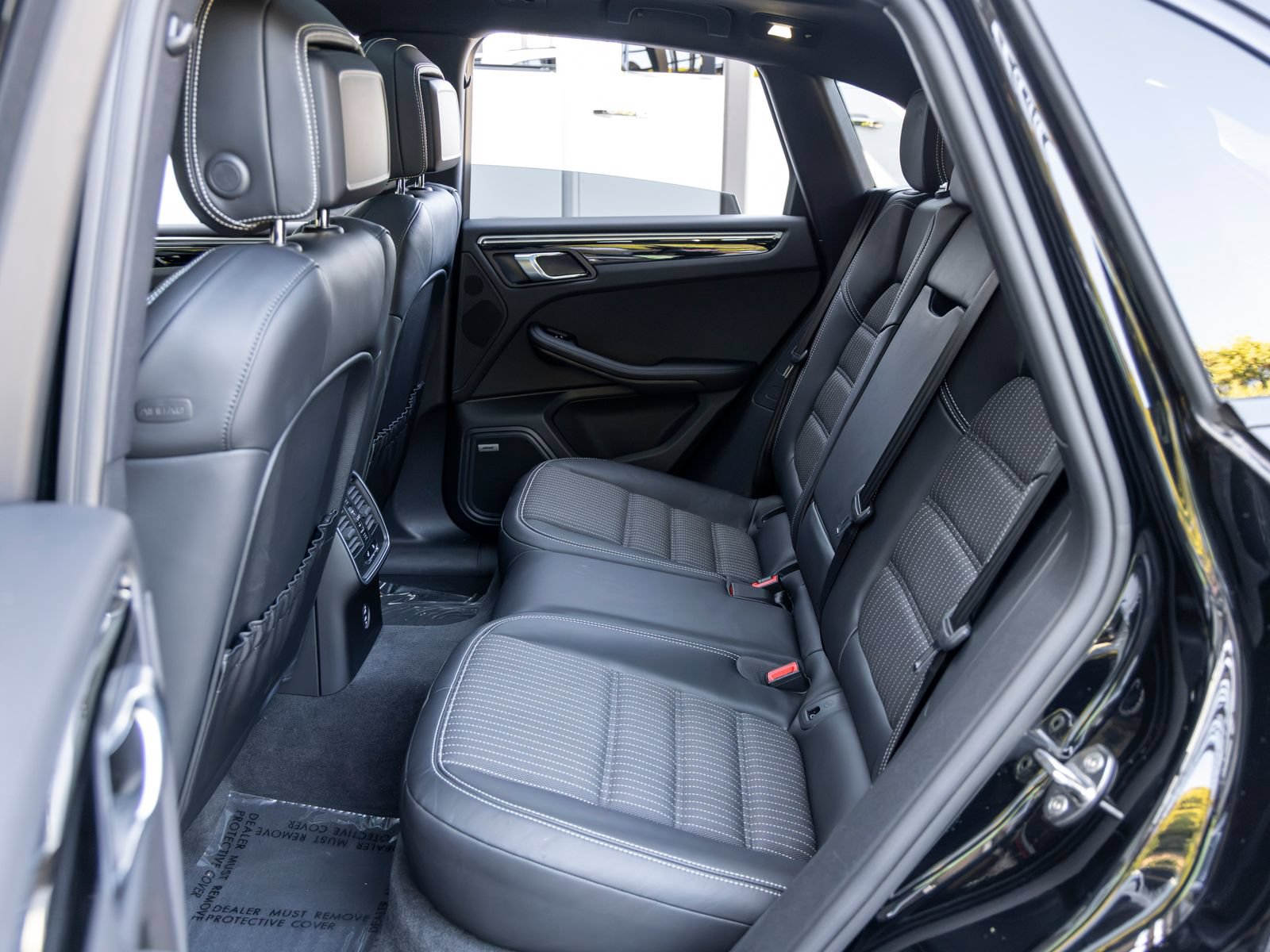 Certified 2023 Porsche Macan Turbo AWD/4WD image 51