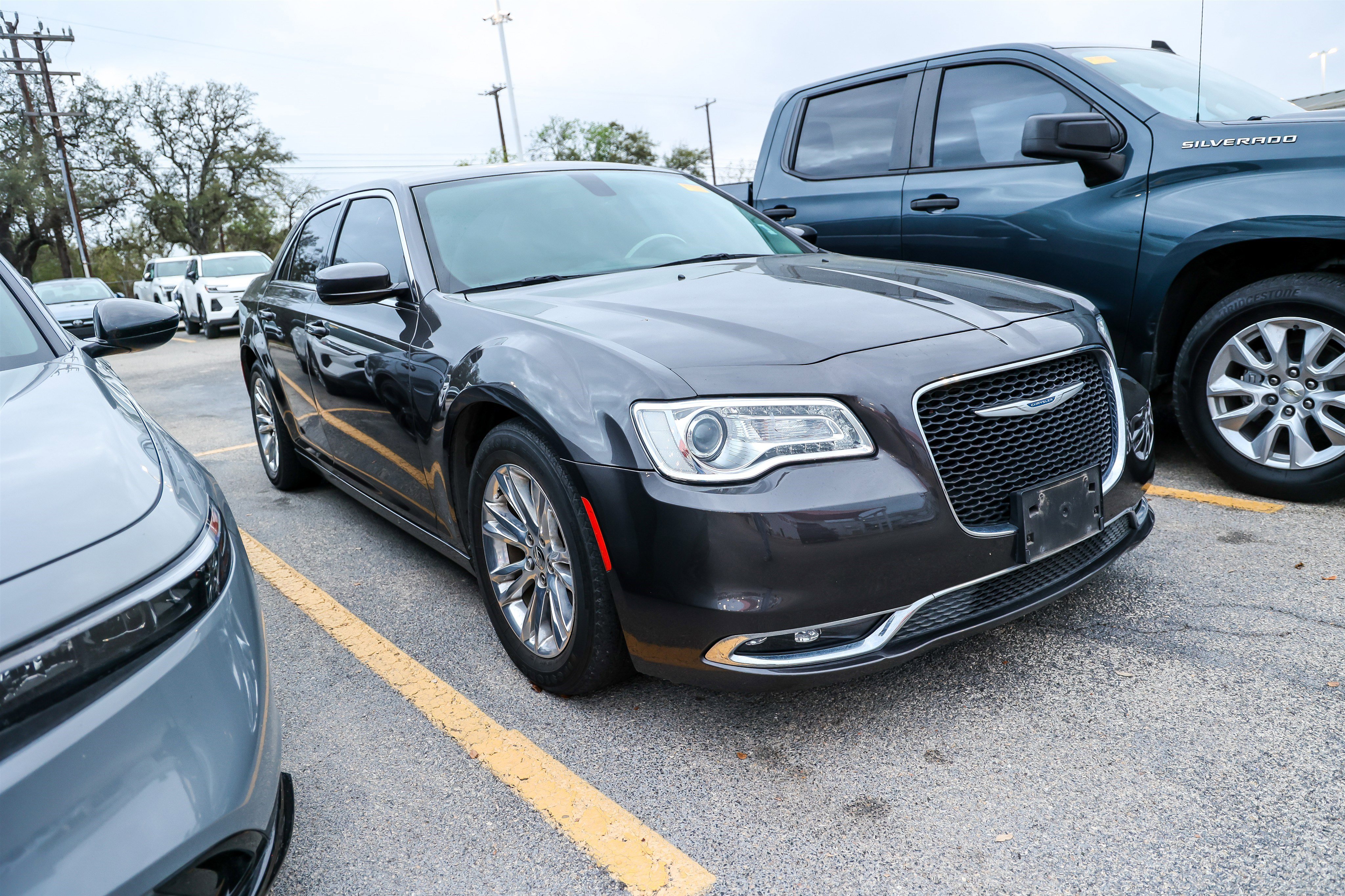 Used 2021 Chrysler 300 Touring w/ Driver Convenience Group image 6