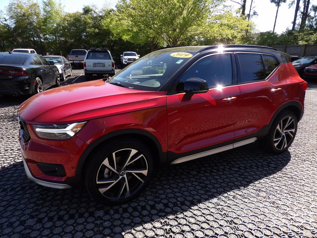Used 2019 Volvo XC40 T5 R-Design AWD/4WD image 3