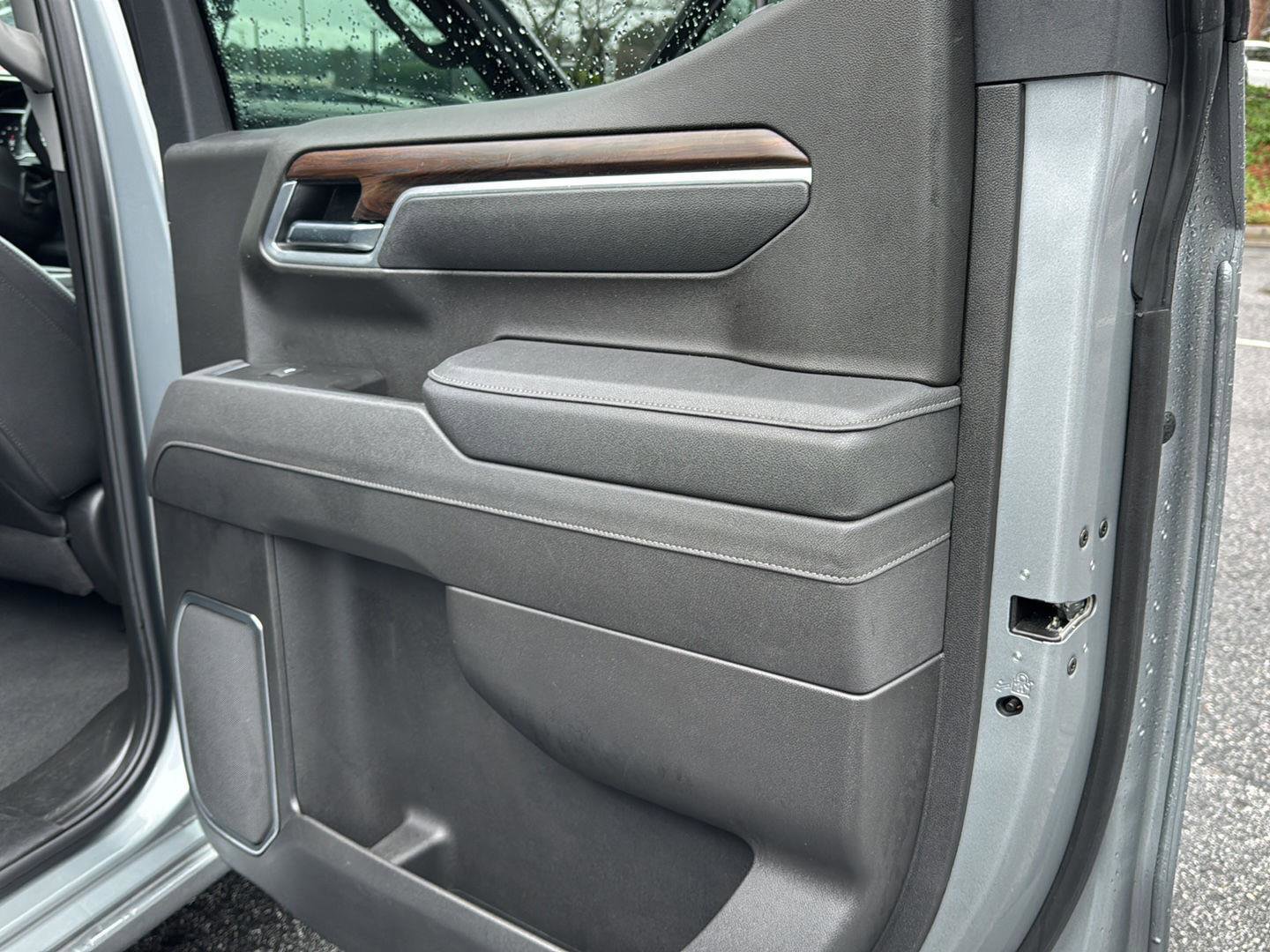 Used 2025 GMC Sierra 1500 SLT image 14