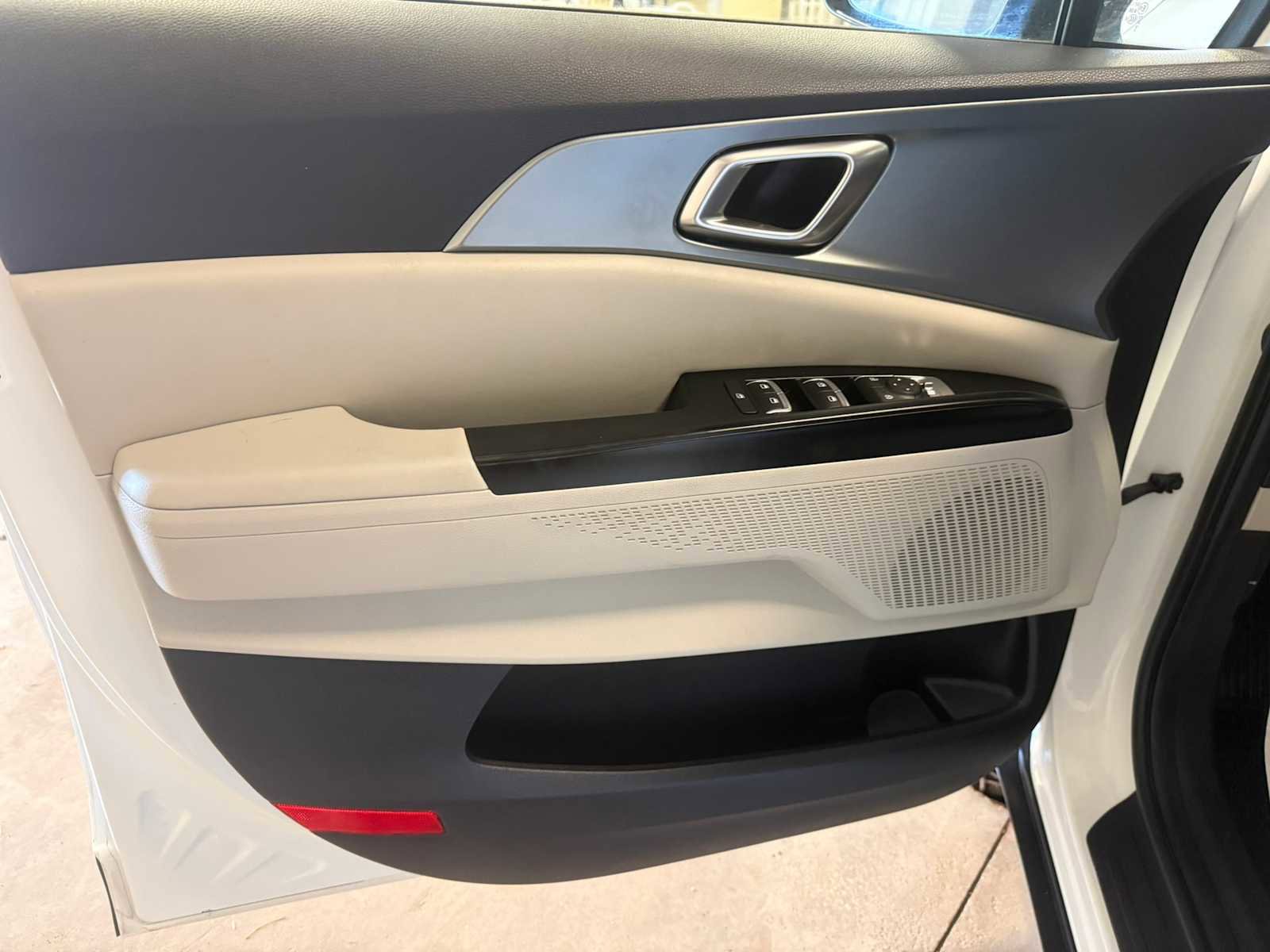 Used 2024 Kia Carnival LX FWD image 20