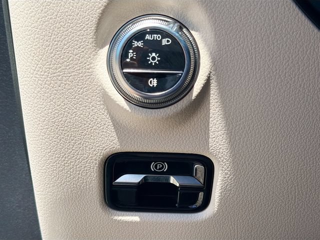 Used 2025 Mercedes-Benz C 300 4MATIC Sedan image 35