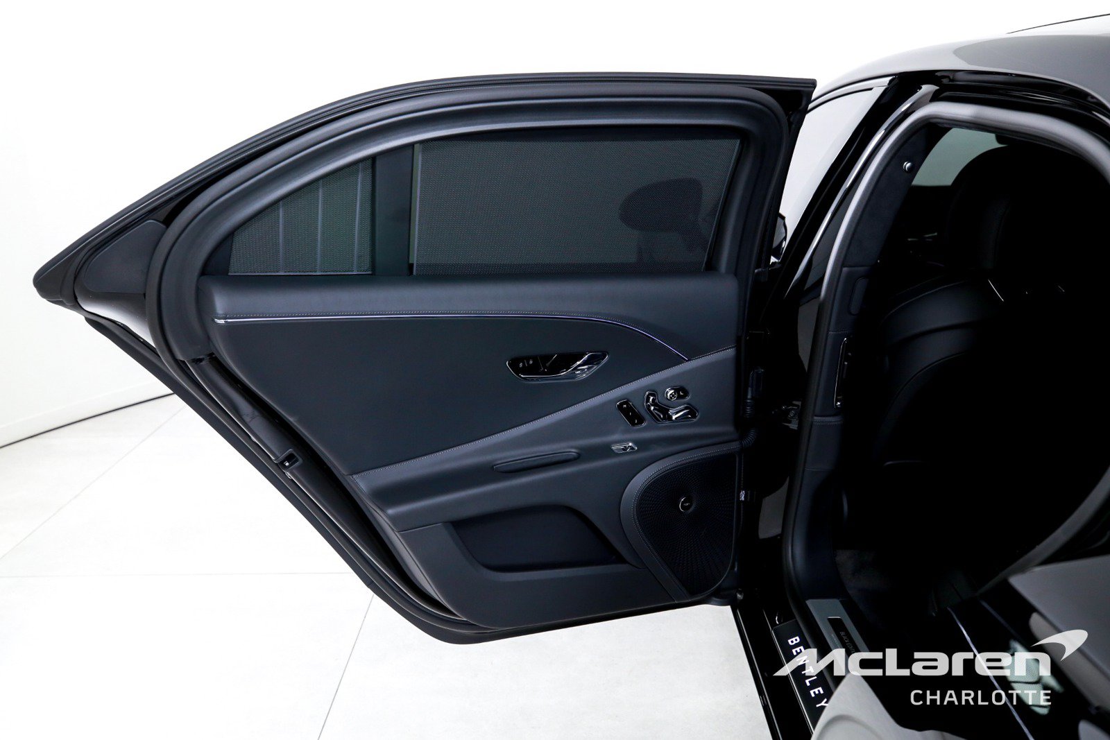 Used 2025 Bentley Flying Spur Plug-In Hybrid AWD/4WD image 17