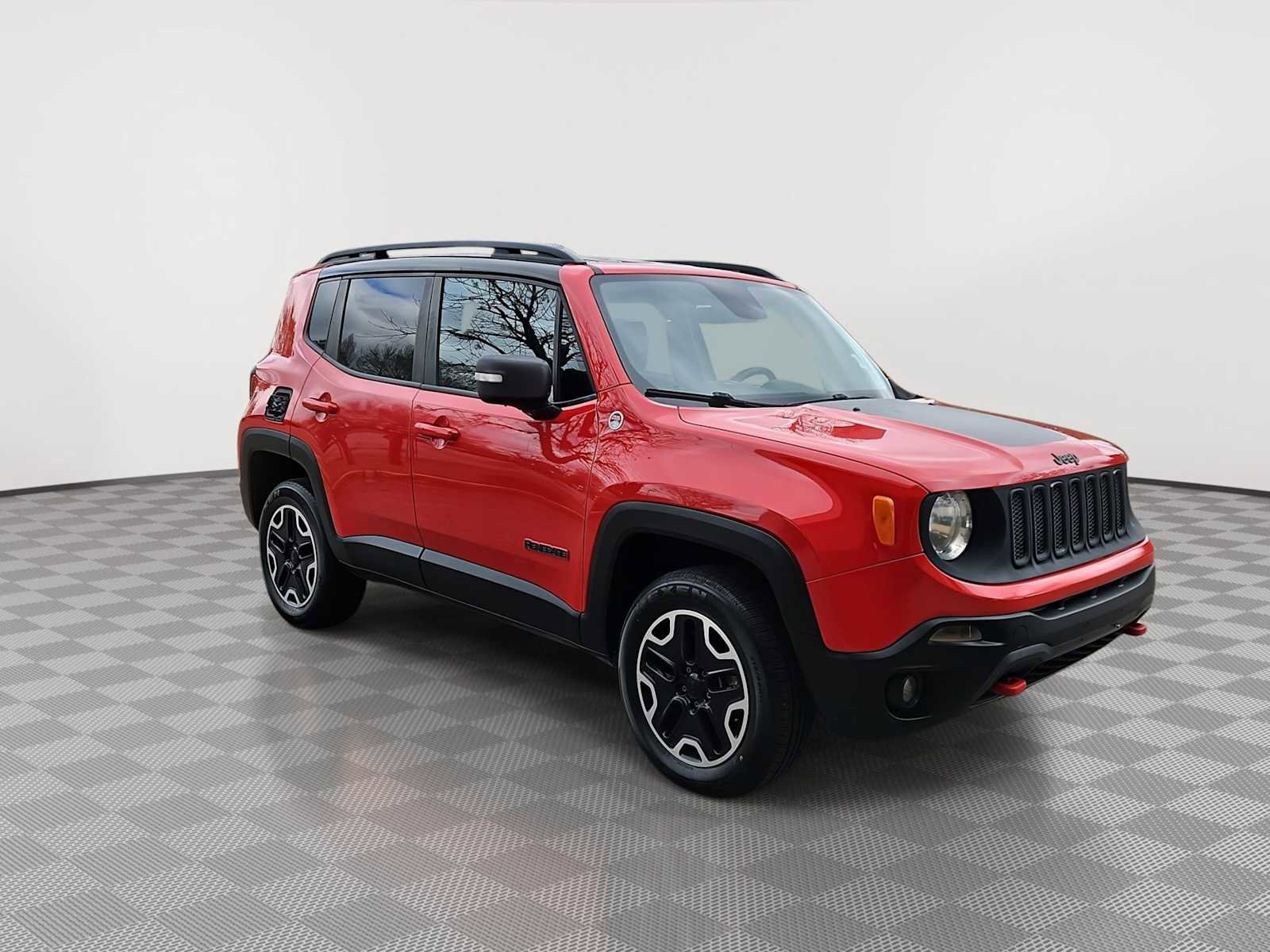 Used 2015 Jeep Renegade Trailhawk w/ Popular Equipment Group AWD/4WD image 2