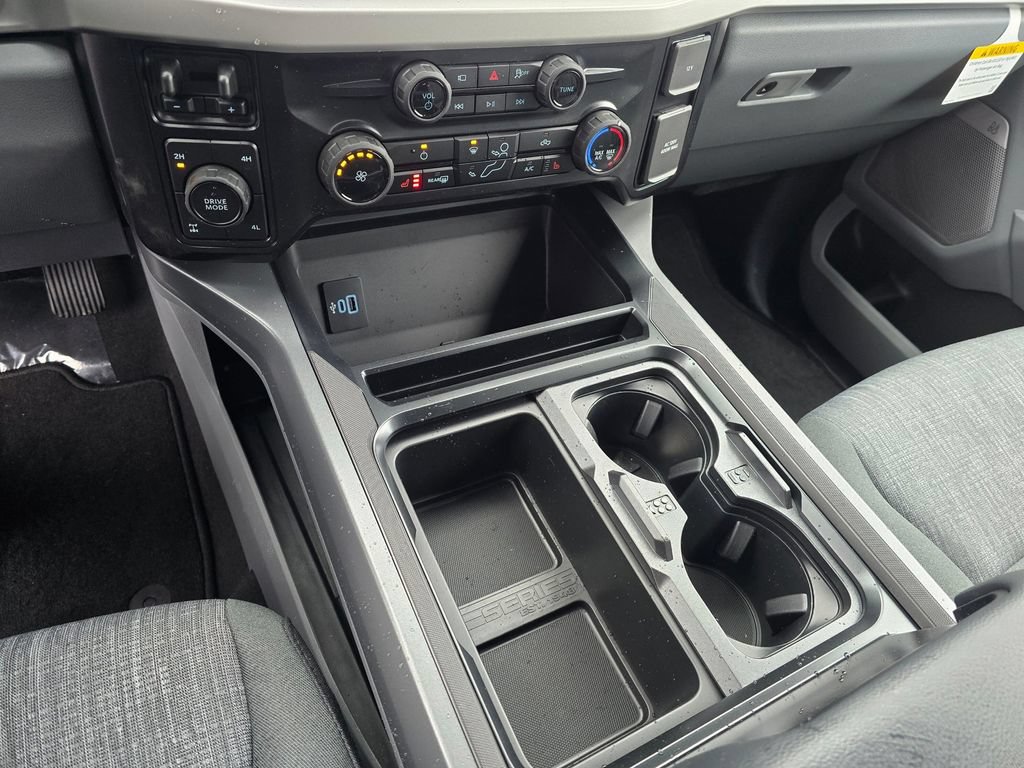 New 2026 Ford F250 XLT w/ XLT Premium Package AWD/4WD image 24