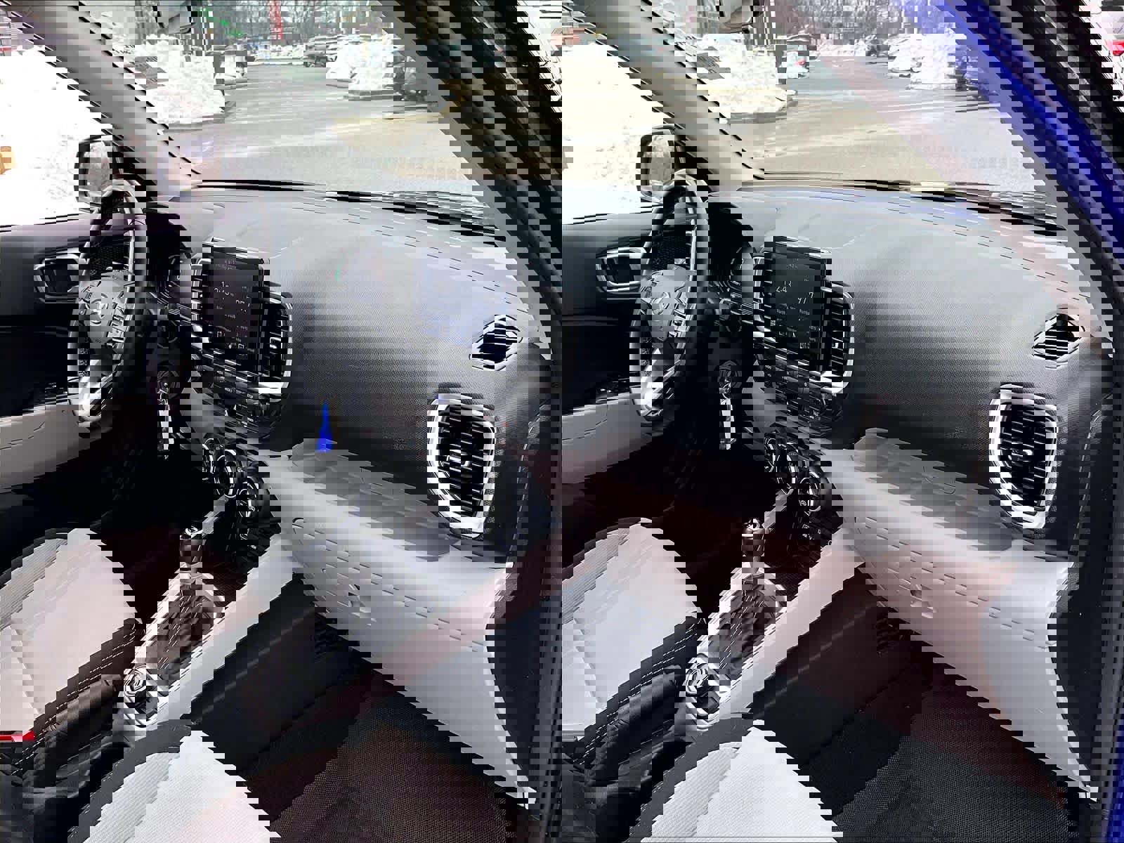 Used 2023 Hyundai Venue SEL image 14