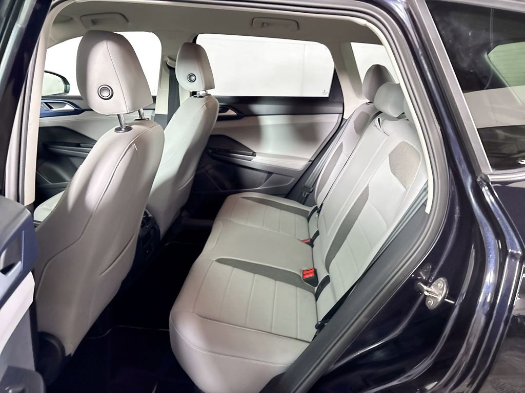 Used 2024 Volkswagen Taos SE FWD image 19