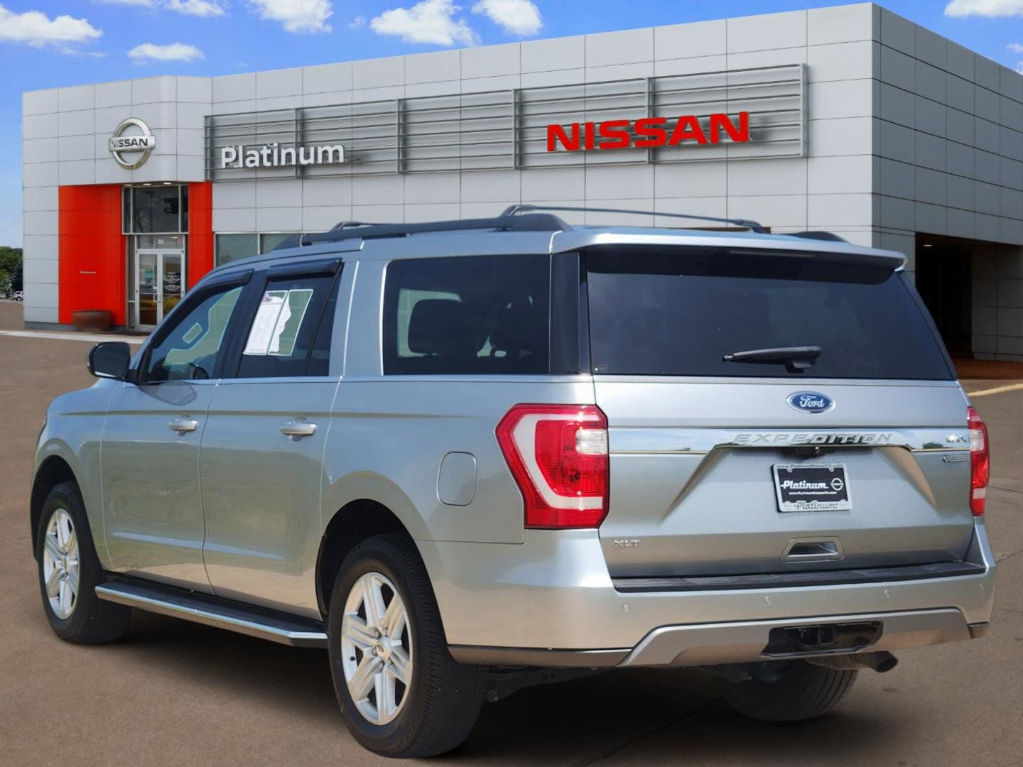 Used 2020 Ford Expedition Max XLT w/ Equipment Group 202A AWD/4WD image 5