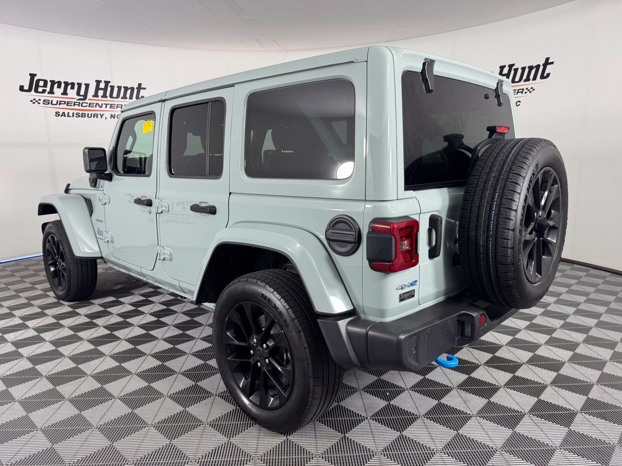Used 2024 Jeep Wrangler Unlimited Sahara w/ Safety Group AWD/4WD image 8
