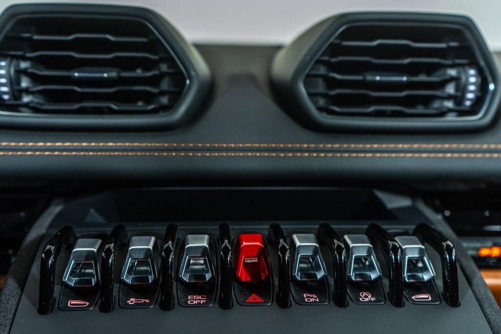 Used 2023 Lamborghini Huracan Tecnica image 24