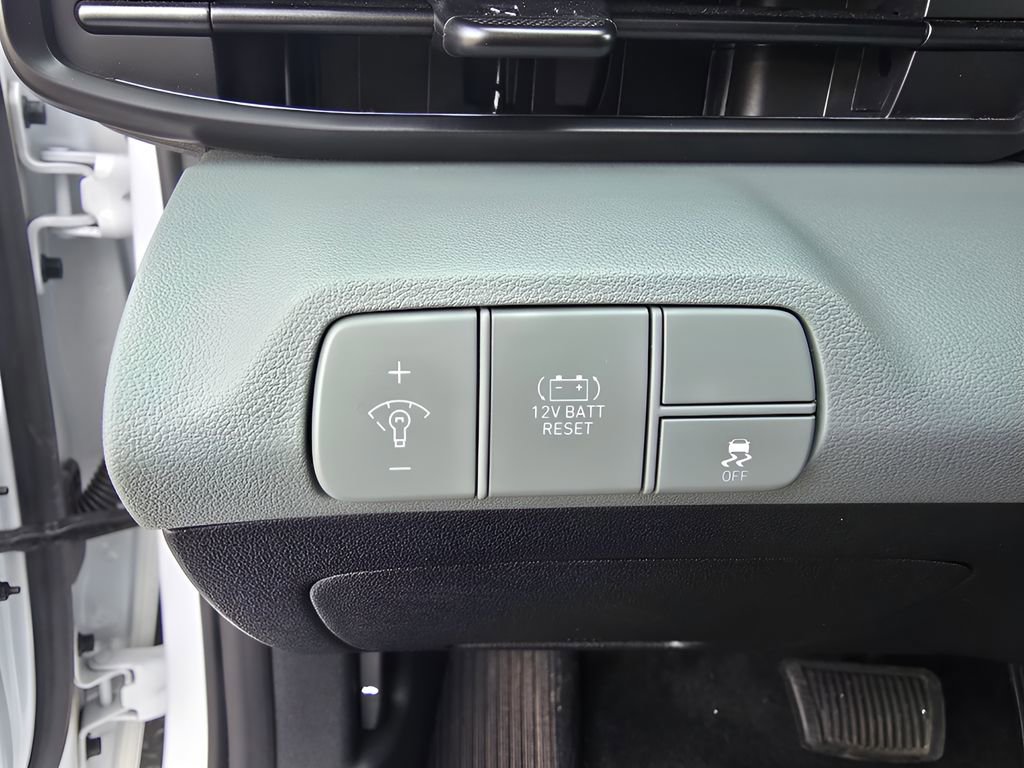 Used 2025 Hyundai Elantra Limited image 19