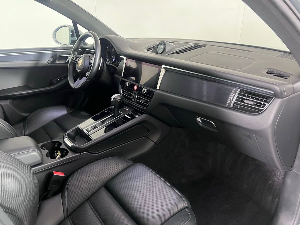 Certified 2023 Porsche Macan GTS w/ Premium Package Plus AWD/4WD image 18