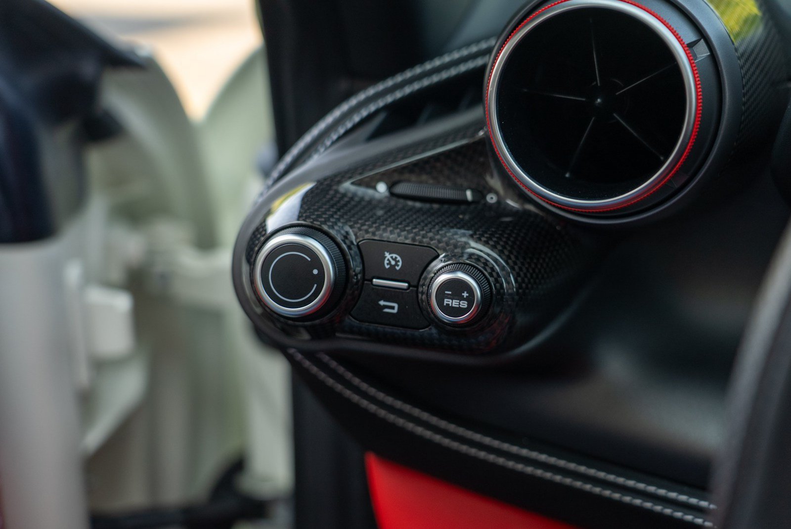 Used 2022 Ferrari F8 Tributo RWD image 40