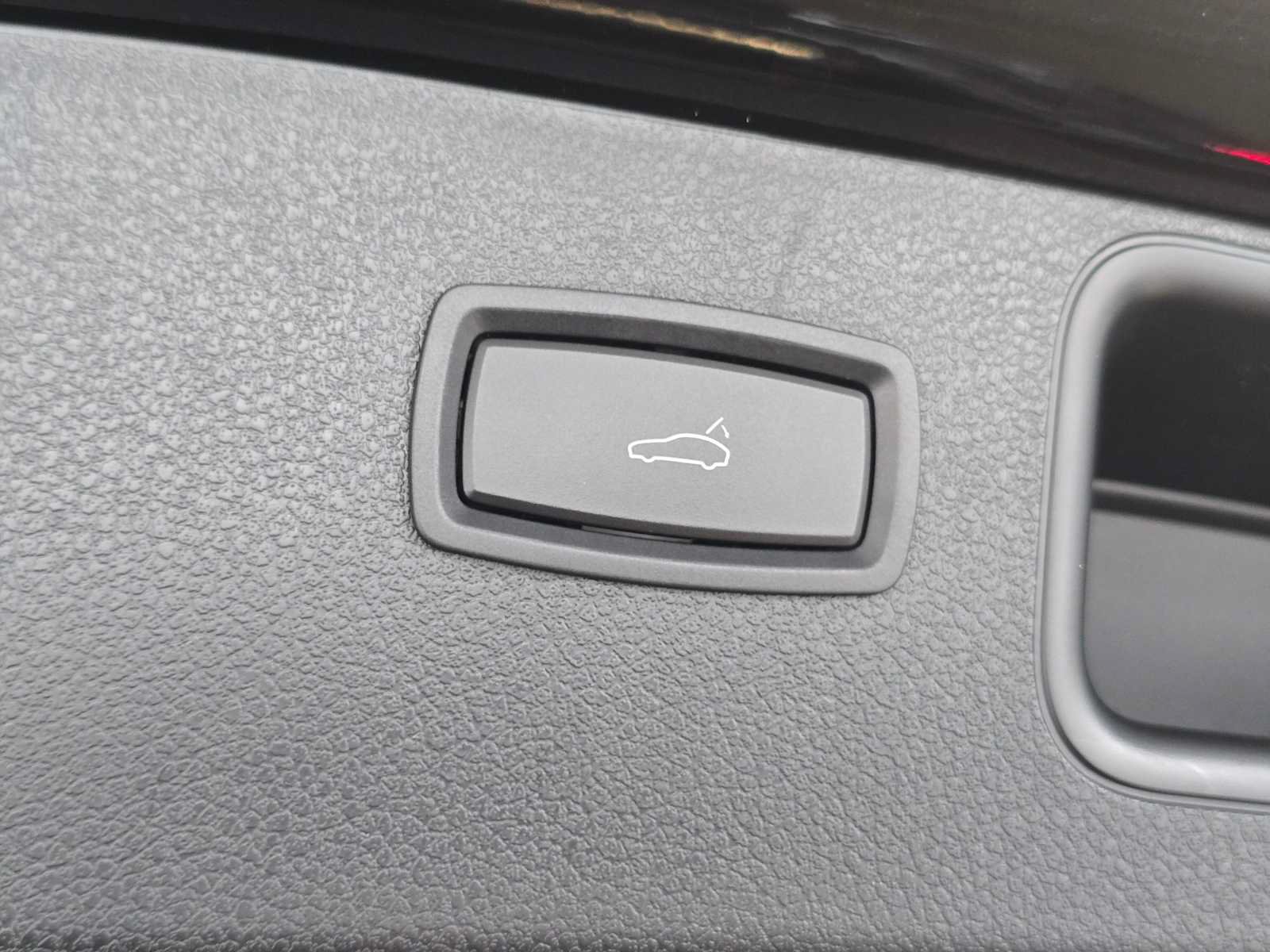 Used 2020 Porsche Macan AWD/4WD image 16