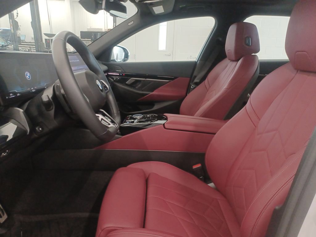 Certified 2025 BMW 530i xDrive w/ M Sport Package image 10