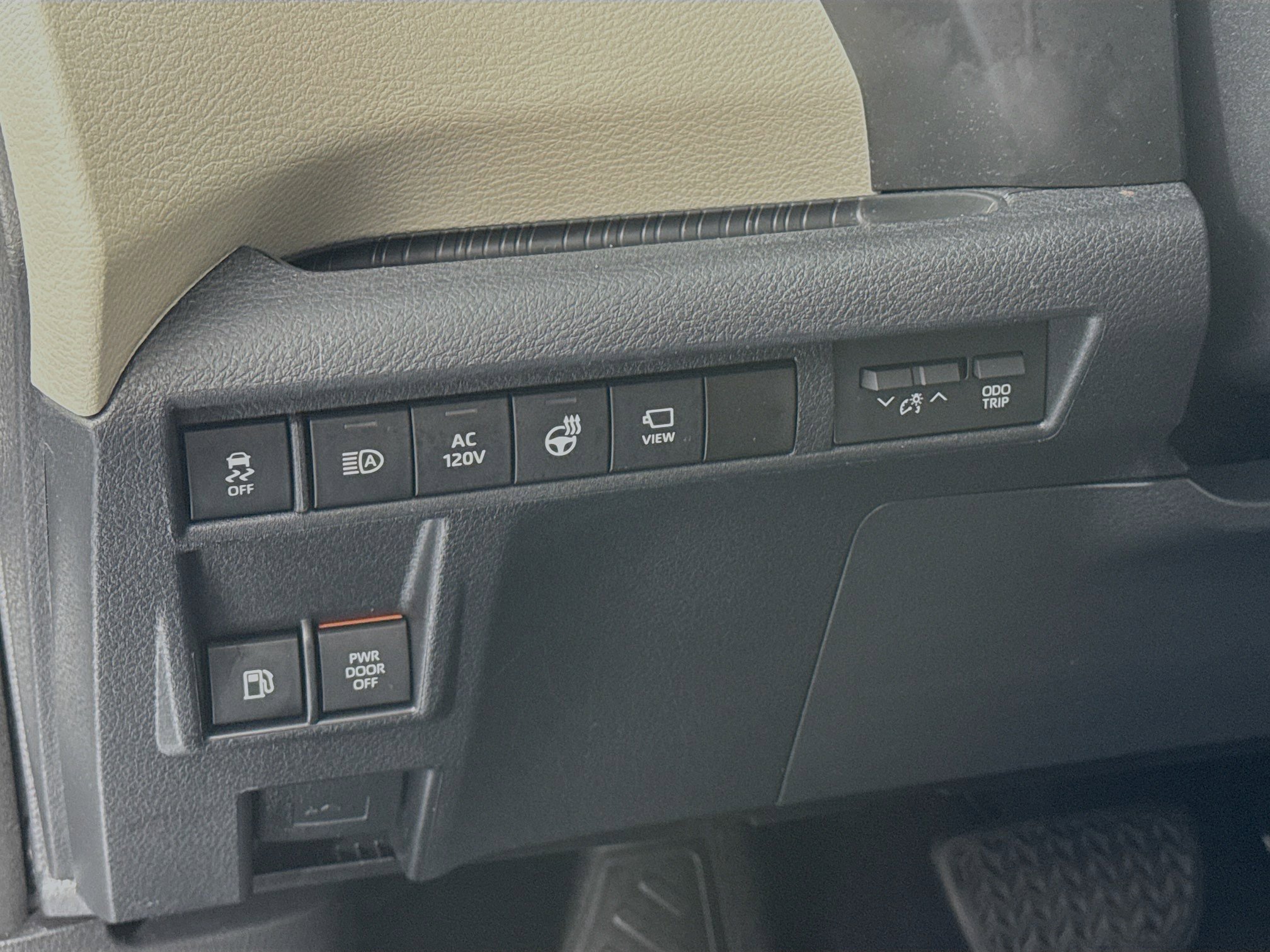 Used 2022 Toyota Sienna Platinum image 10