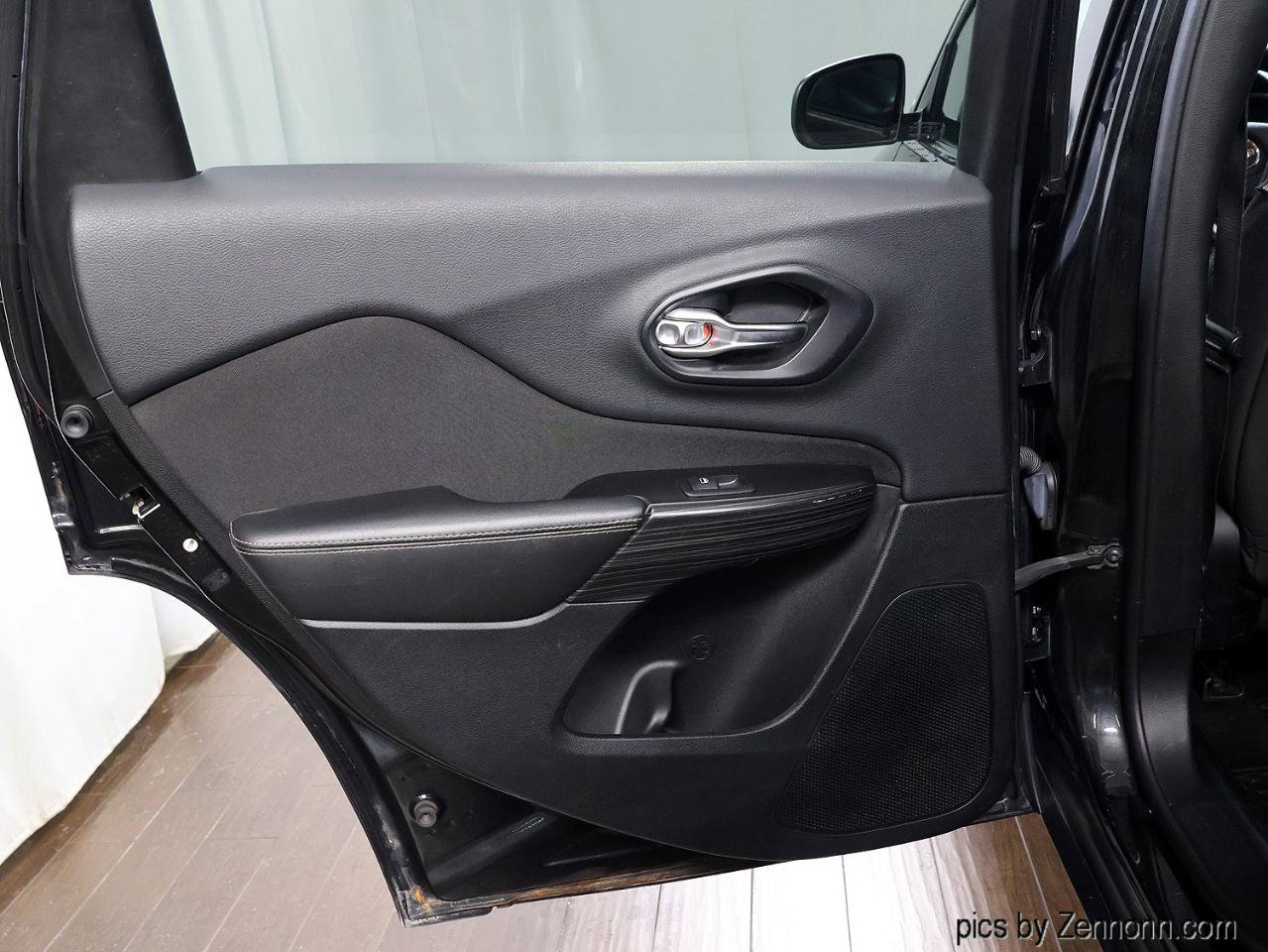 Used 2014 Jeep Cherokee Latitude AWD/4WD image 26