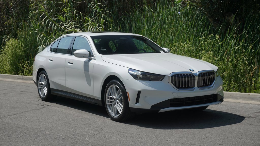 New 2025 BMW 530i image 2