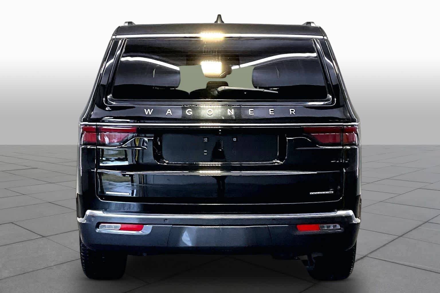Used 2022 Jeep Wagoneer Series II AWD/4WD image 5