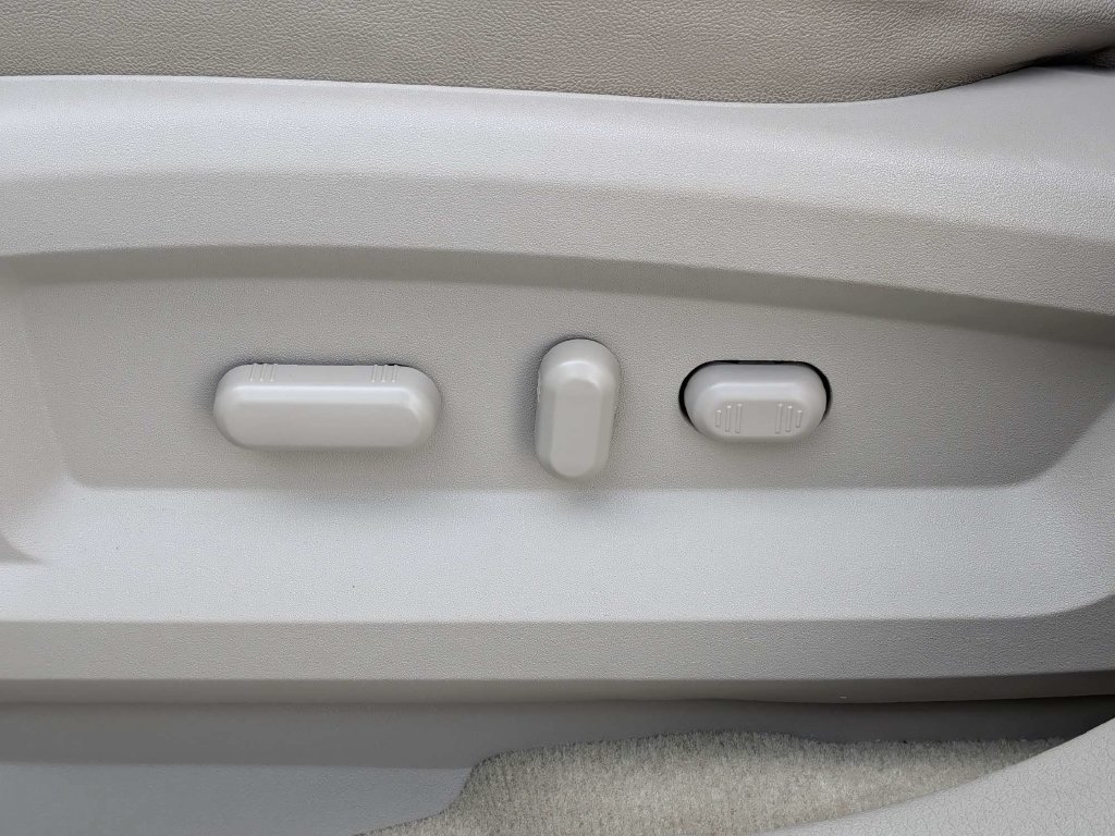 Used 2014 Lincoln MKX FWD w/ Walnut Swirl Wood Package image 19
