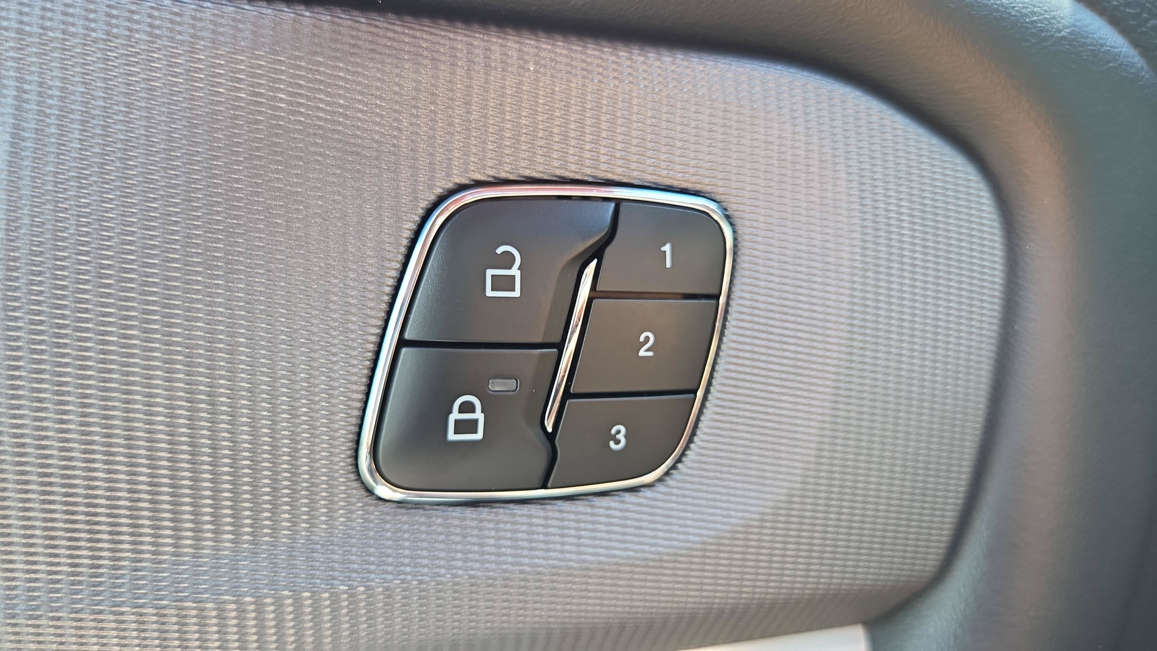 Used 2025 Ford Explorer ST-Line w/ Premium Package RWD image 29