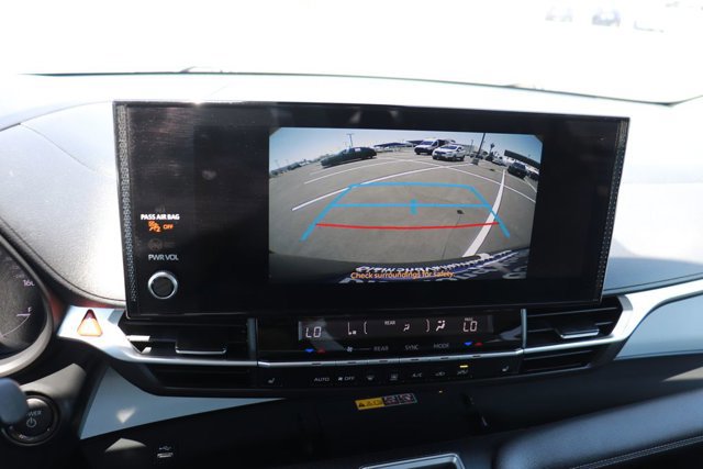 Used 2025 Toyota Sienna XLE FWD image 30
