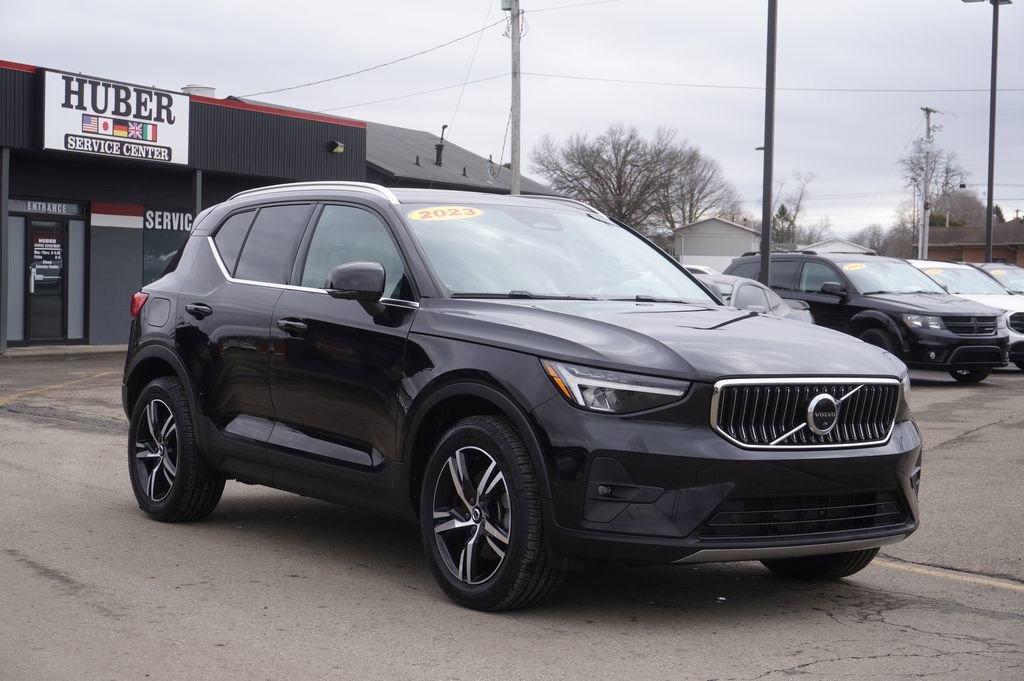 Used 2023 Volvo XC40 B5 Plus image 9