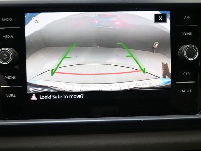 Certified 2023 Volkswagen Taos SE w/ Panoramic Sunroof Package image 6