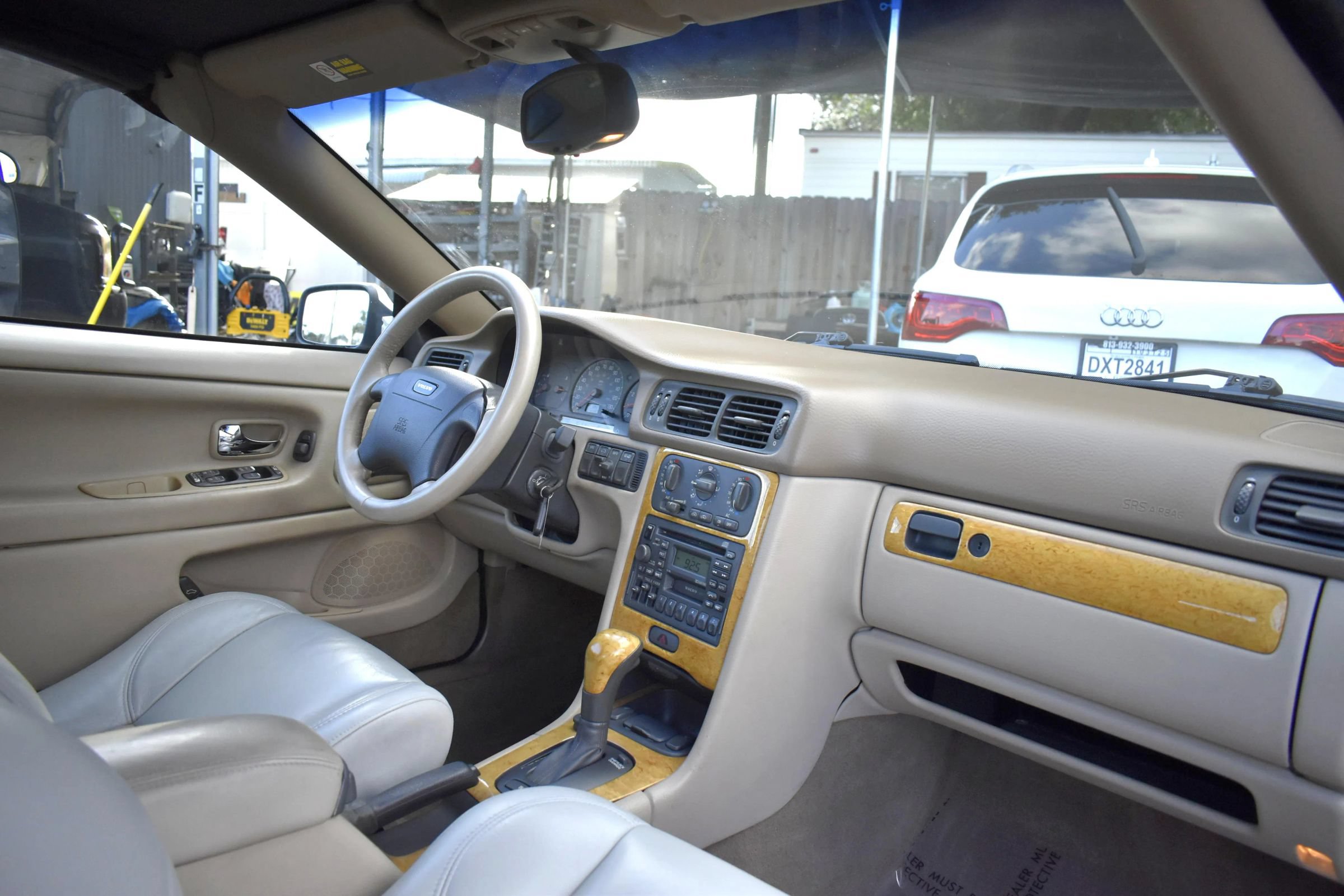 Used 2004 Volvo C70 LT FWD image 13