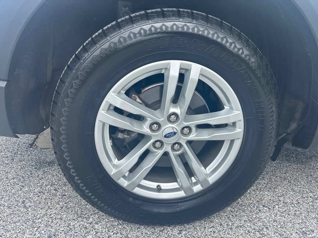 Used 2023 Ford Explorer XLT w/ Equipment Group 202A AWD/4WD image 3