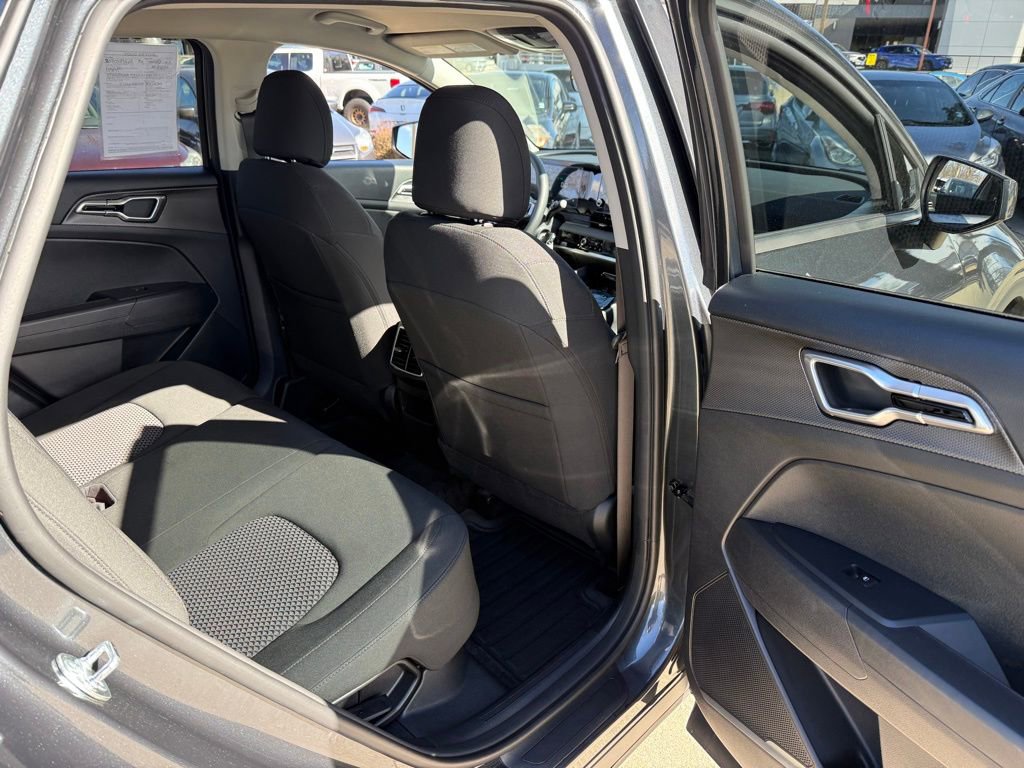 Used 2025 Kia Sportage LX image 18