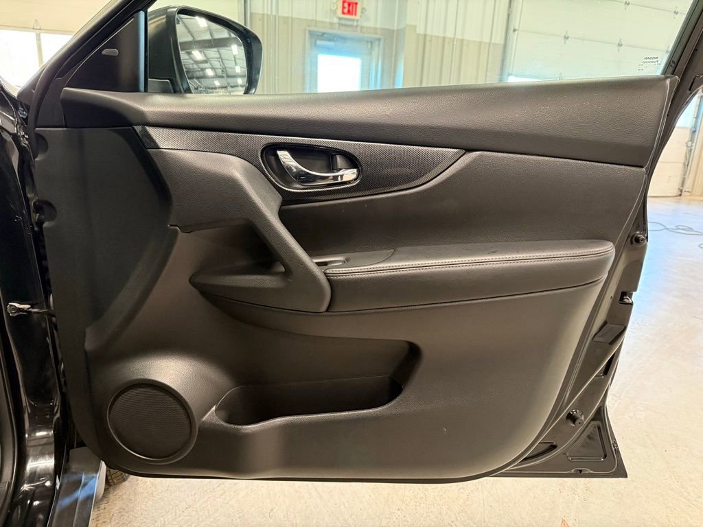Used 2016 Nissan Rogue SL w/ SL Premium Package image 31