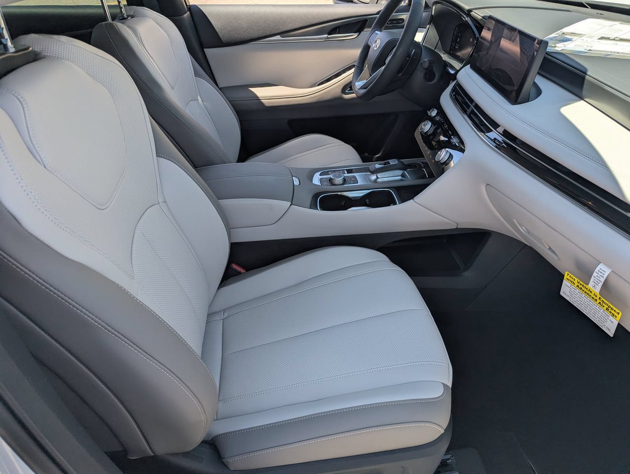 Certified 2027 INFINITI QX60 Luxe w/ Family Package FWD image 29