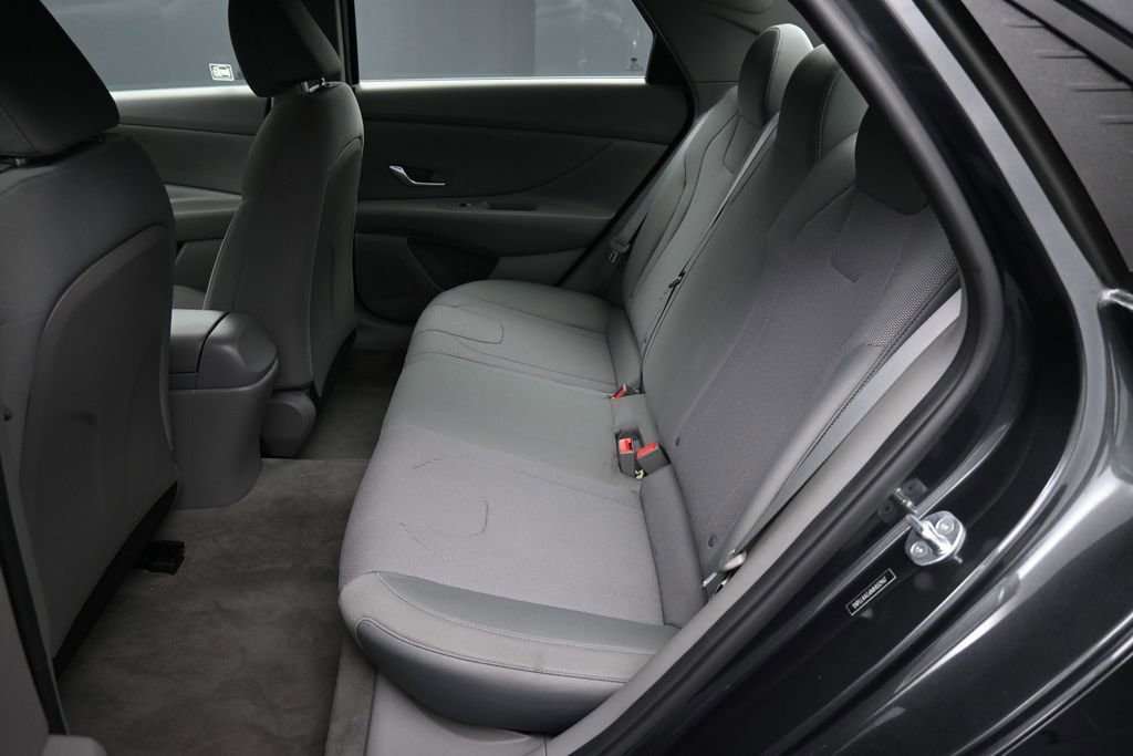 Certified 2021 Hyundai Elantra SE FWD image 20