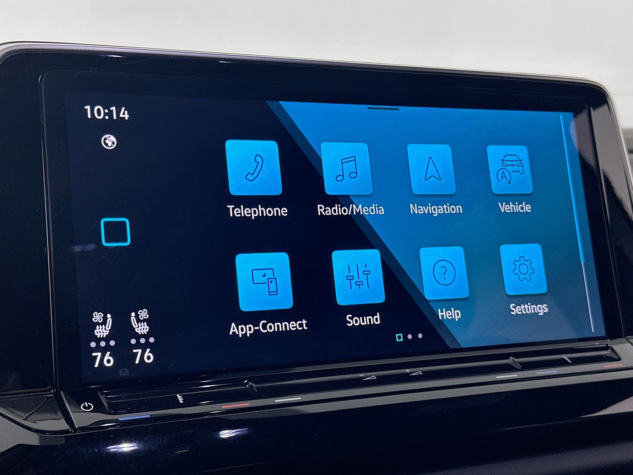 Used 2025 Volkswagen Atlas Cross Sport SE image 14