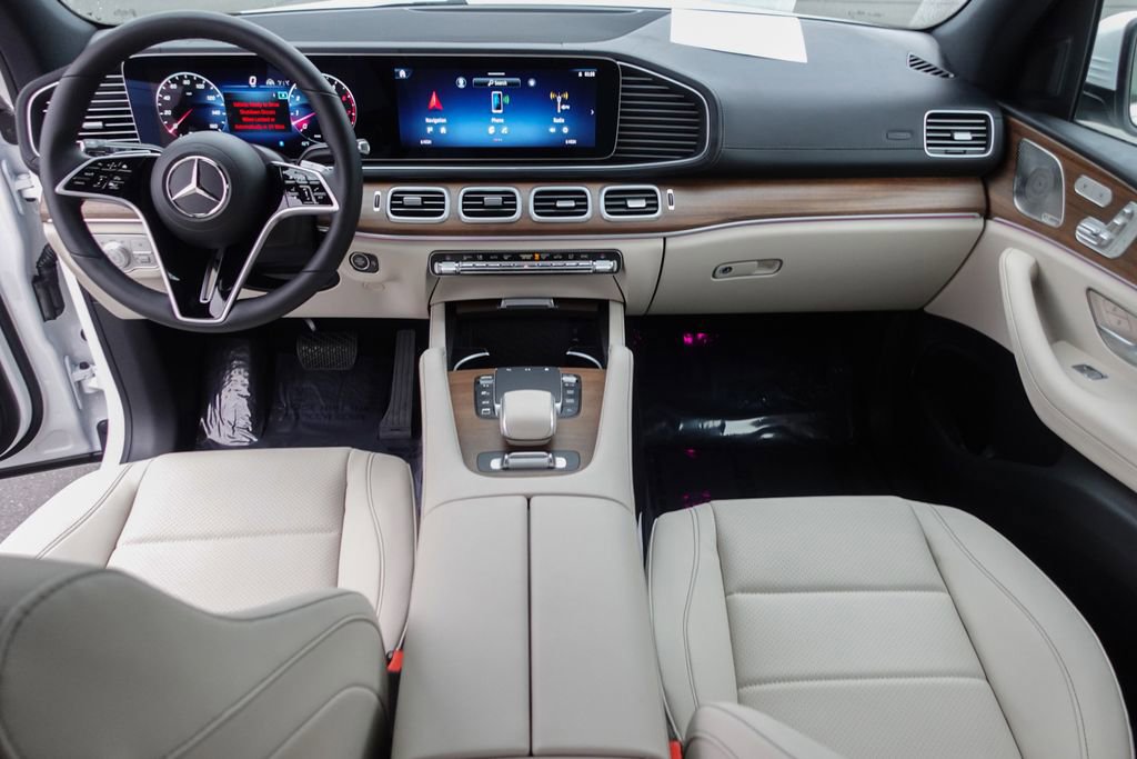 Used 2025 Mercedes-Benz GLS 450 4MATIC image 28