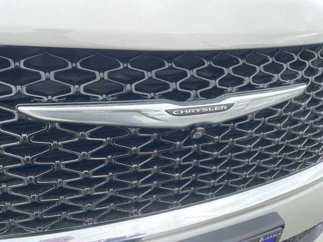 Used 2021 Chrysler Pacifica Touring-L w/ Premium & Safety Sphere Group image 31