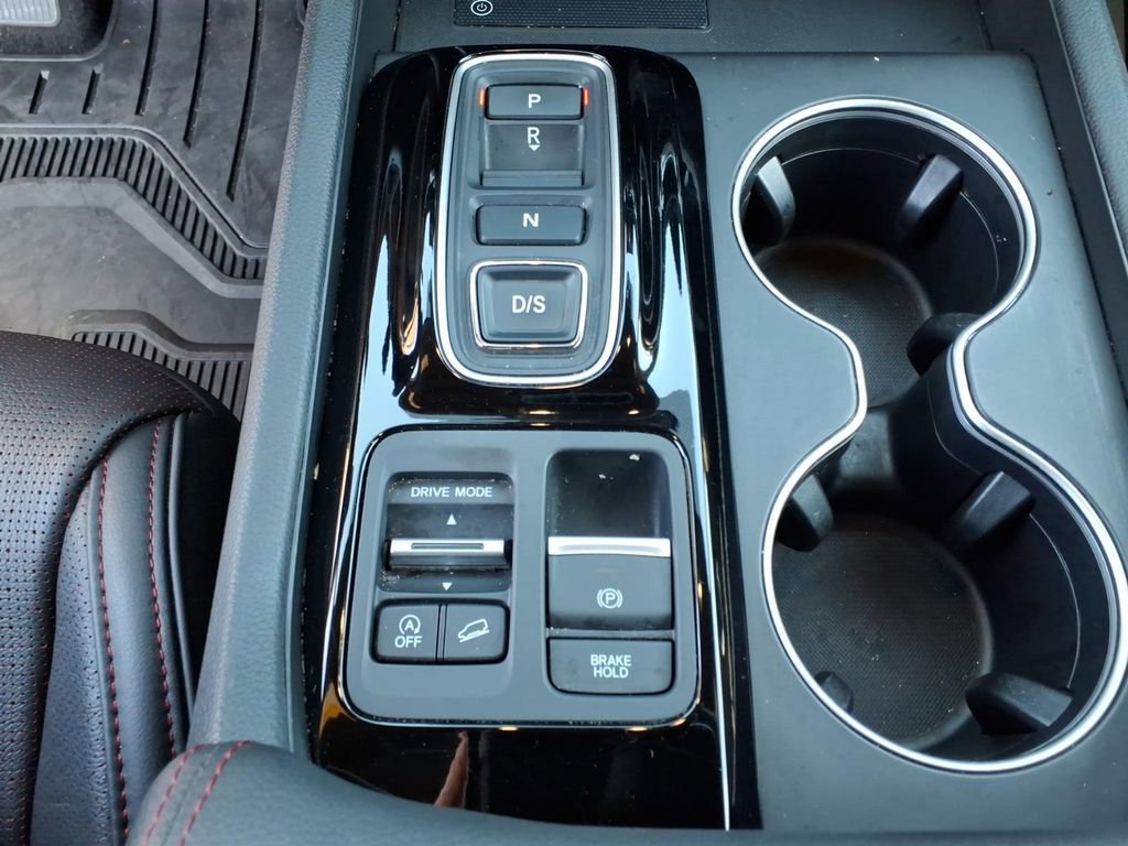 Used 2025 Honda Pilot Black Edition image 17