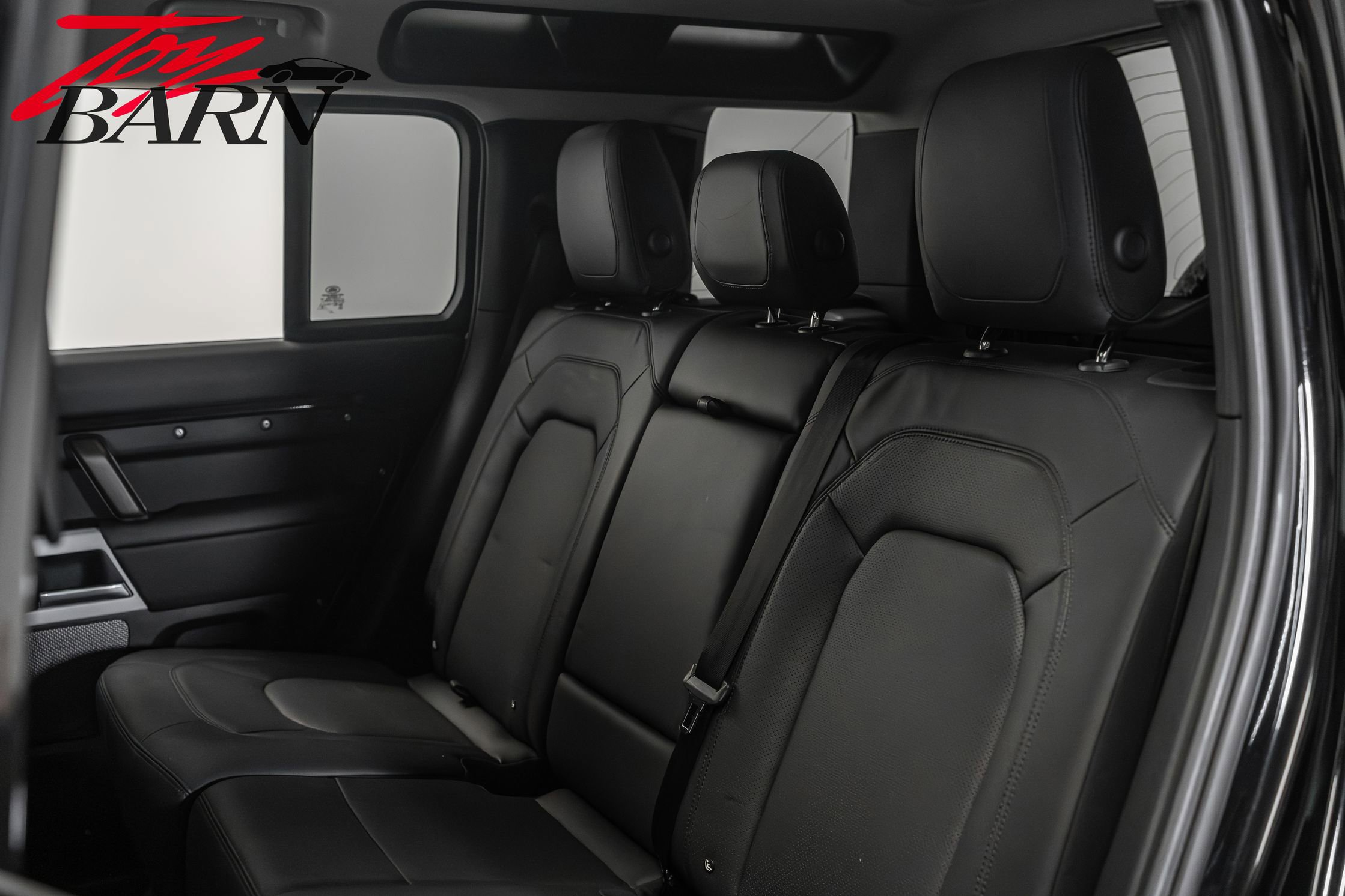 Used 2024 Land Rover Defender 110 SE image 40