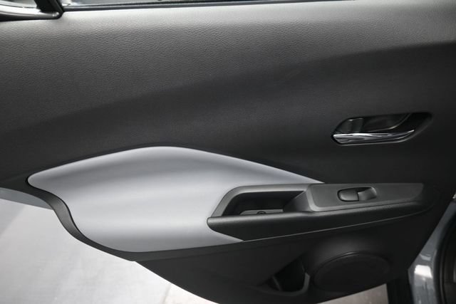 Used 2023 Nissan Kicks SR w/ SR Premium Package FWD image 19