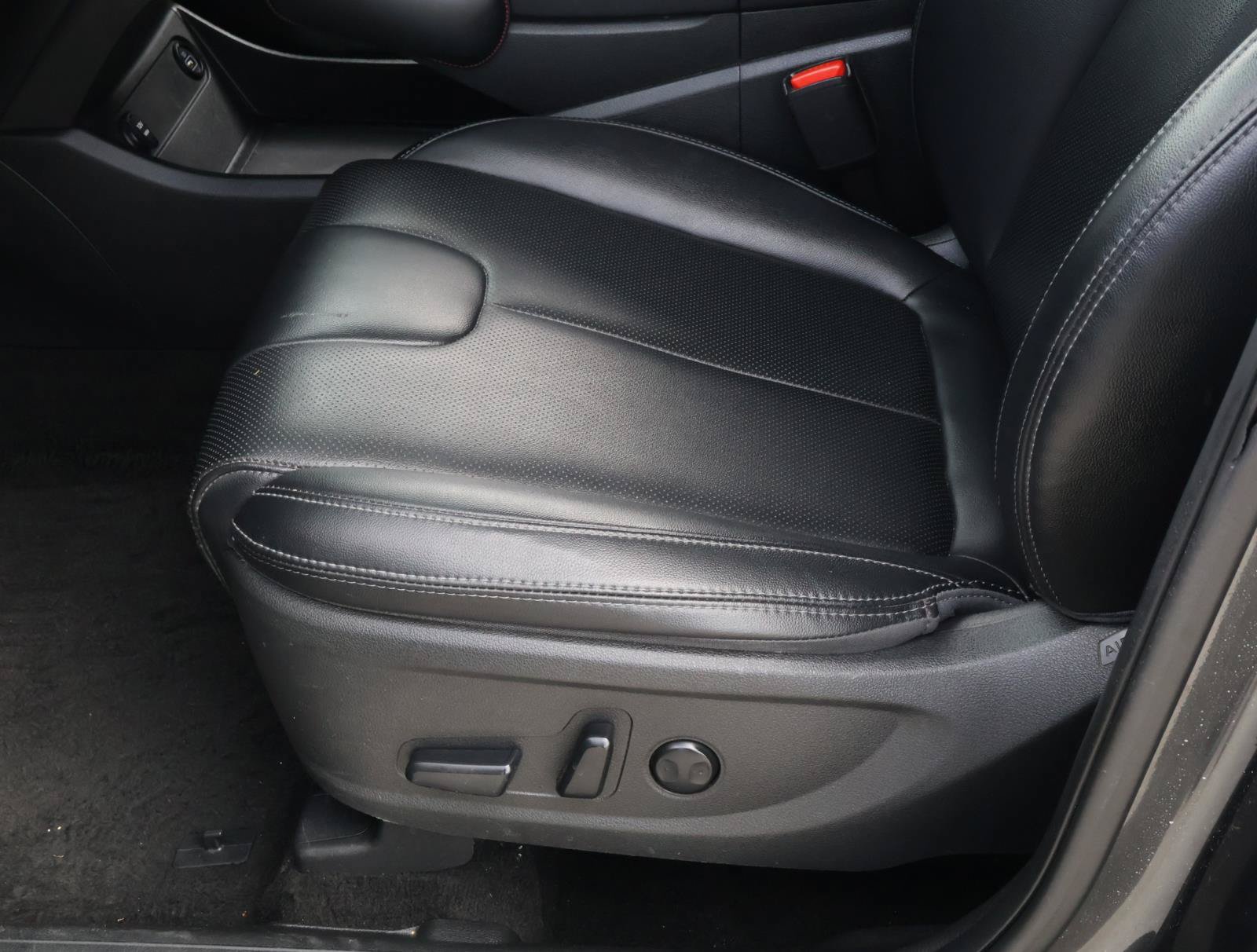Used 2023 Hyundai Santa Fe SEL w/ Premium Package FWD image 13