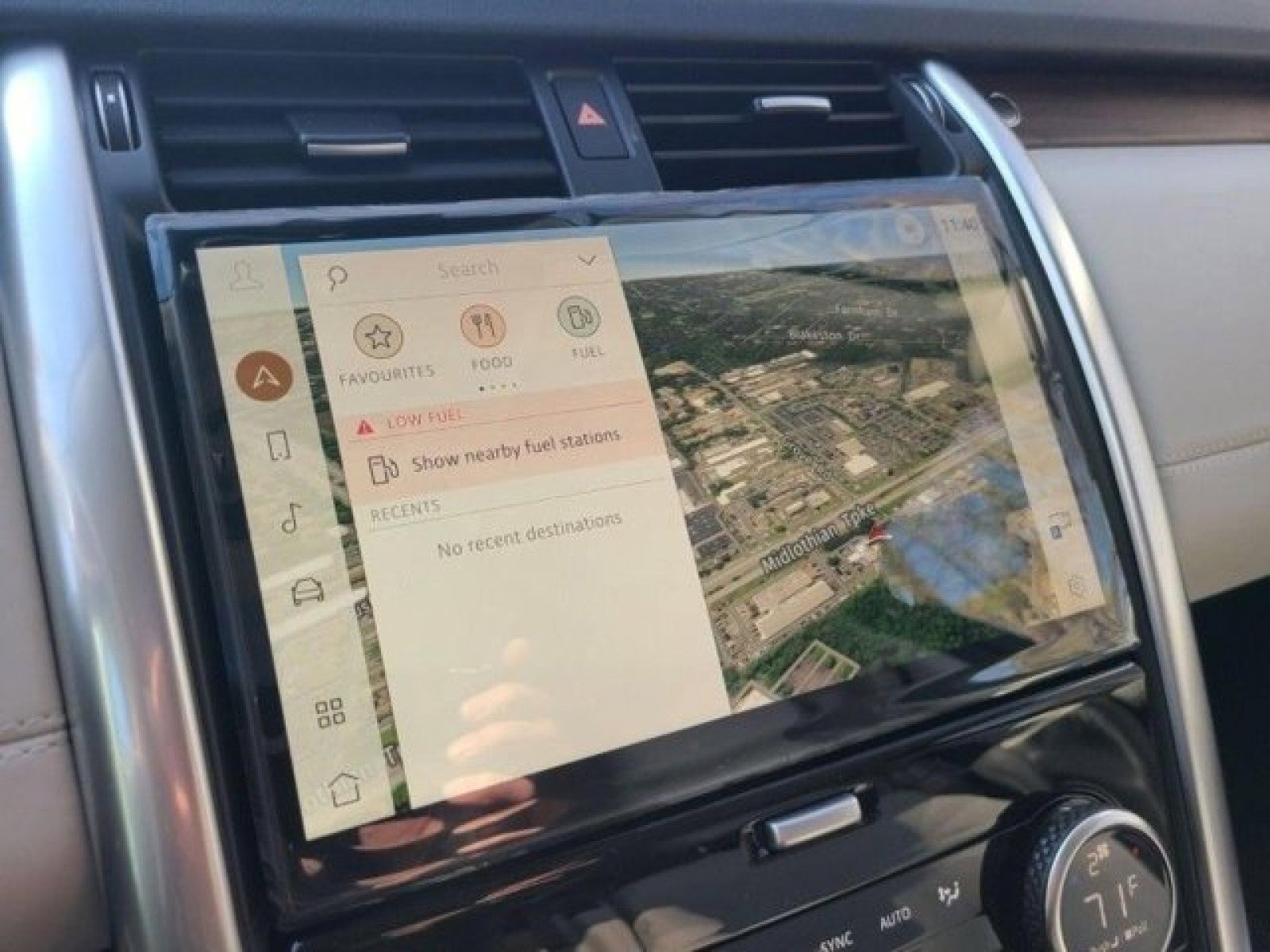 Certified 2024 Land Rover Discovery S image 34