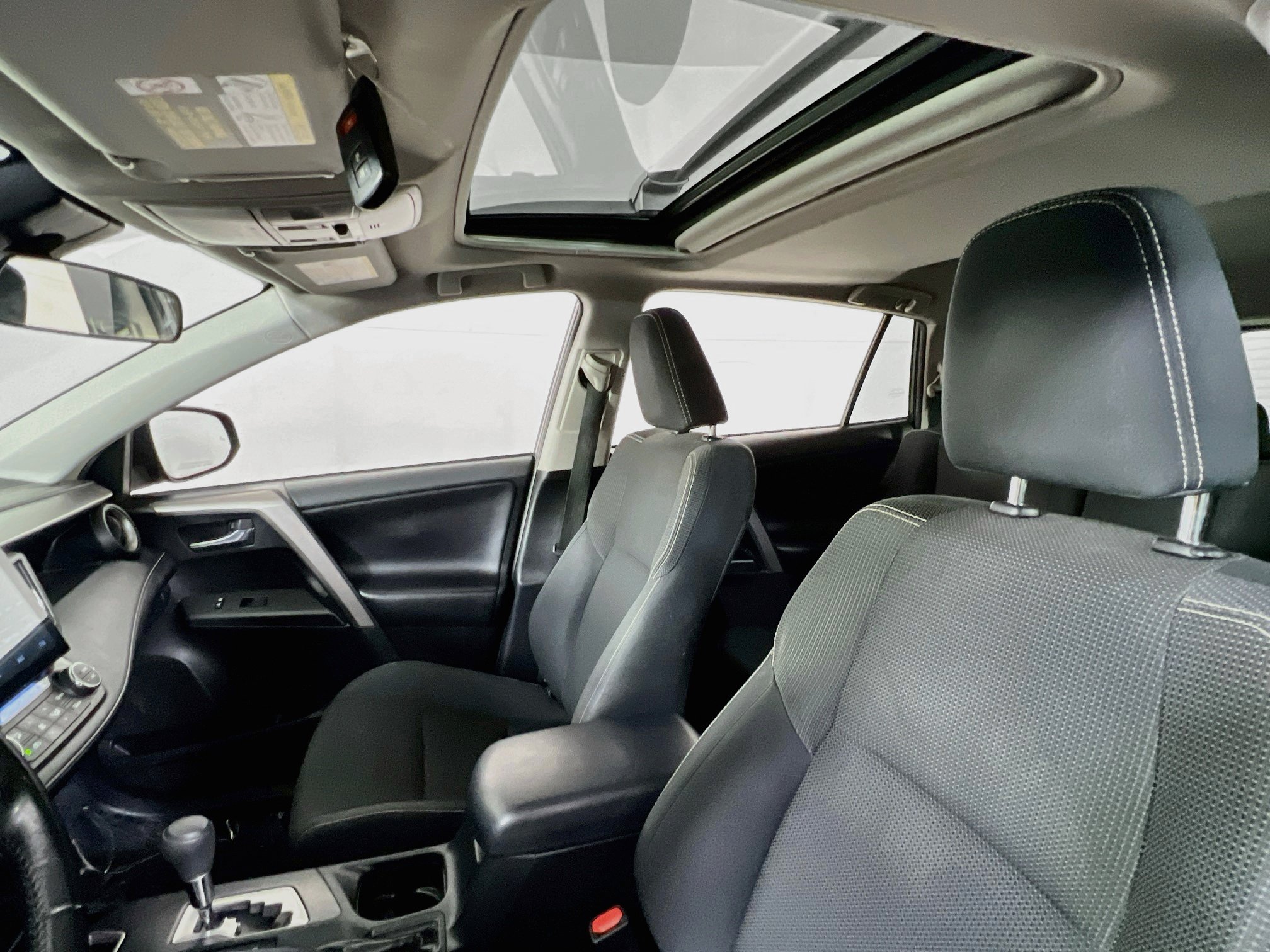 Used 2018 Toyota RAV4 XLE w/ Plus Extra Value Package AWD/4WD image 20